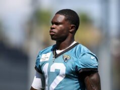 Travis Hunter deverá entrar totalmente no acampamento