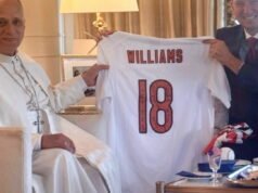Caleb Williams enviou uma camisa autografada ao Papa Leo de Chicago