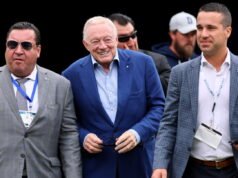 Jerry Jones foi vaiado durante a semifinal da Copa do Mundo no AT&T Stadium