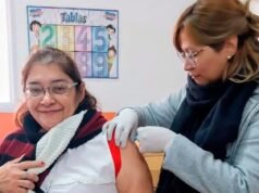 Realizaram um dia de vacinação para professores e funcionários de uma escola em La Banda