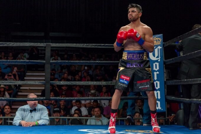 A reencarnação de Victor Ortiz em uma jornada por ofertas, insultos e brigas acirradas