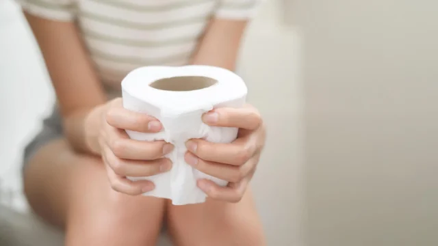 woman-toilet-paper-digestion-stomach-ibs.webp.webp