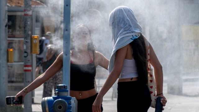 women-cool-off-amid-heatwave-in-austria-1200x675.jpg