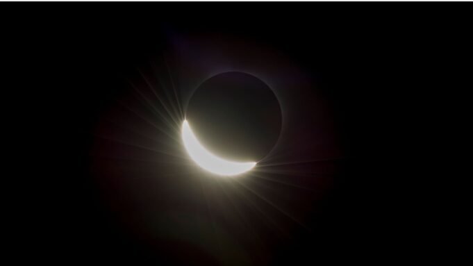 Depois de uma vida inteira de espera, testemunharei um eclipse solar total no próximo mês, em 12 de agosto.