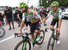 Vários pilotos colidiram em uma prova de sprint de alta velocidade que teve um efeito dominó na Etapa 12 do Tour de France.