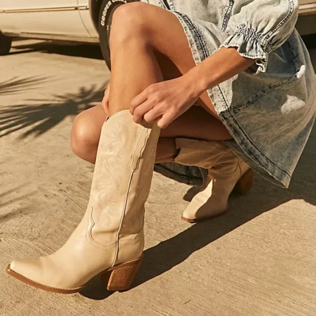 Como usar botas de cowboy sem parecer que você está se vestindo