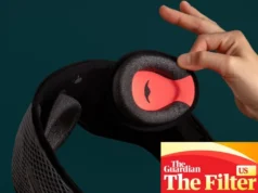 De travesseiros a filmes acústicos, cinco produtos estranhos para dormir que nossos escritores testaram From pillow speakers to acoustic headbands, five weird sleep products our writers have tested