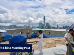 Não há sinais de tufão em Hong Kong nos próximos dois dias, mas o tempo deverá permanecer instável Typhoon signal in Hong Kong unlikely in next 2 days but expect unsettled weather