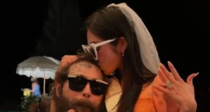 Post Malone e Kristi Lee ficaram noivos um ano depois de iniciar um relacionamento Post Malone and Christy Lee Are Engaged Over a Year After Debuting Relationship