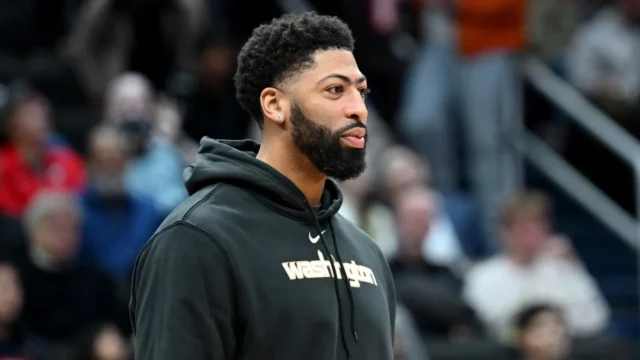 A extensão do contrato de Anthony Davis está suspensa porque os Wizards e a estrela veterana salvarão as negociações para a temporada, segundo relatos