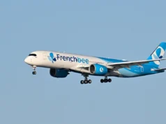 ‘Acidente trágico’ se desenrola quando viajantes e funcionários testemunham incidente mortal com jato de passageiros 'Tragic accident' unfolds as travelers, employees witness deadly passenger jet incident