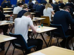 Você pode continuar com os GCSEs em 2026? As regras explicam quando as taxas de aprovação caem para o nível mais baixo em 7 anos Can you resit GCSEs in 2026? Rules explained as pass rate slumps to 7-year low