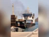 Navio de carga em chamas após ataque Houthi no estreito de Bab al-Mandeb Cargo ship in flames after Houthi attack in Bab al-Mandeb strait