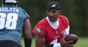 Equipe de mídia social dos Eagles acusada de constranger Jalen Hurts com clipe Eagles social media team accused of embarrassing Jalen Hurts with clip