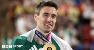 Campeonato Europeu de Atletismo: Mark English conquista medalha de ouro histórica em Birmingham European Athletics Championships: Mark English wins historic gold in Birmingham
