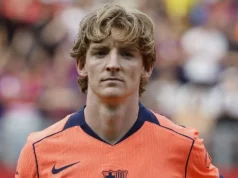 Gordon recebeu elogios dos torcedores do Barcelona em sua primeira aparição após sua transferência de £ 70 milhões. Gordon praised by Barcelona fans in first appearance after £70m move
