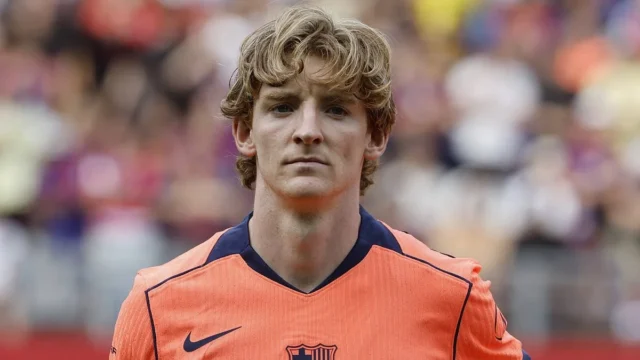 Gordon recebeu elogios dos torcedores do Barcelona em sua primeira aparição após sua transferência de £ 70 milhões.