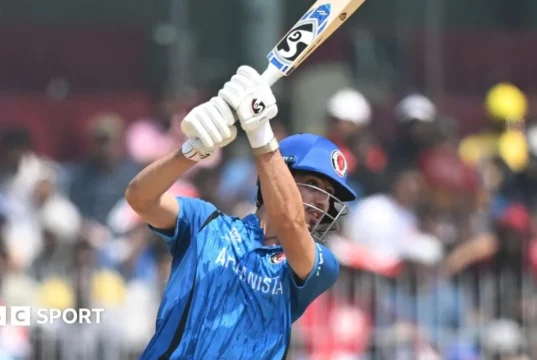 Irlanda x Afeganistão: vitória dos turistas em 42 corridas na série Stormont Seals sobre a equipe de Gary Wilson Ireland v Afghanistan: Tourists' 42-run win at Stormont seals series victory over Gary Wilson's side