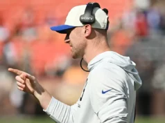 Joe Brady: A ausência de Ed Oliver tem a ver com lesão. Não foi sua tragédia pessoal. Joe Brady: Ed Oliver's absence is related to an injury, not his personal tragedy