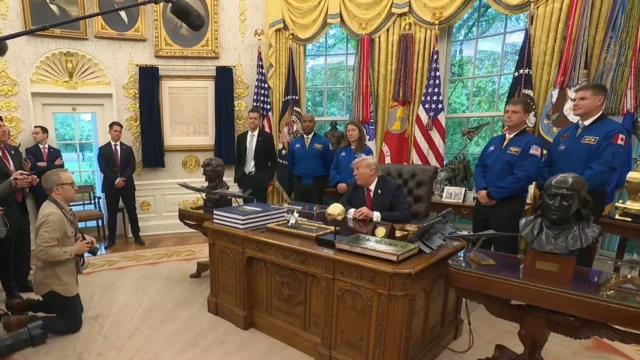 Trump concede aos astronautas Artemis II da NASA a Medalha de Honra Espacial do Congresso Trump concede aos astronautas Artemis II da NASA a Medalha de Honra Espacial do Congresso