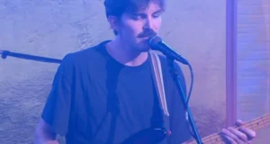 Sessões de sábado: Houndmouth apresenta “Never Gonna Die”. Saturday Sessions: Houndmouth performs "Never Gonna Die"