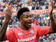 Uma estrela da Série A foi levada ao hospital depois de se afogar de medo em uma piscina. Serie A star airlifted to hospital after swimming pool drowning scare