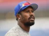 O bicampeão do Super Bowl, Von Miller, 37, assina com o novo time. Two-time Super Bowl champ Von Miller, 37, signs with new team