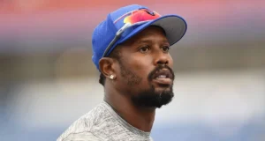 O bicampeão do Super Bowl, Von Miller, 37, assina com o novo time. Two-time Super Bowl champ Von Miller, 37, signs with new team