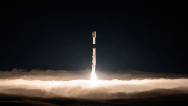 SpaceX envia 27 satélites Starlink em órbita no 100º lançamento do foguete Falcon do ano (vídeo, fotos) SpaceX envia 27 satélites Starlink em órbita no 100º lançamento do foguete Falcon do ano (vídeo, fotos)