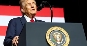 Gerente de Trump criticado pelo conselho editorial do WSJ: ‘Ficou mais idiota neste fim de semana’ Trump admin pounded by WSJ editorial board: 'It got dumber this weekend'