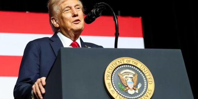 Gerente de Trump criticado pelo conselho editorial do WSJ: ‘Ficou mais idiota neste fim de semana’ Gerente de Trump criticado pelo conselho editorial do WSJ: ‘Ficou mais idiota neste fim de semana’