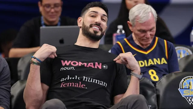 Enes Kanter Freedom se encontrou com fãs hostis da WNBA a caminho do confronto Fever-Sky Enes Kanter Freedom se encontrou com fãs hostis da WNBA a caminho do confronto Fever-Sky