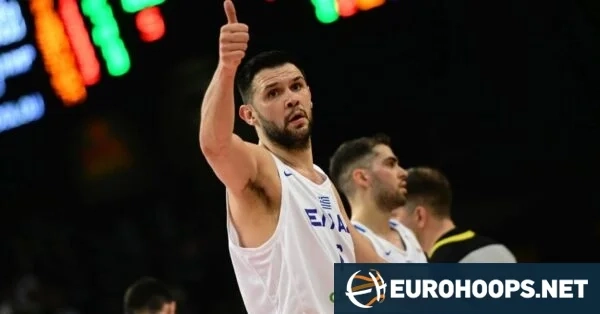 Com Papanikolaou, a 13ª seleção nacional contra Chipre Com Papanikolaou, a 13ª seleção nacional contra Chipre
