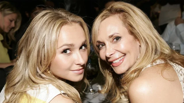 A mãe de Hayden Panettiere revela um ultimato comovente em seu último telefonema antes da morte da atriz A mãe de Hayden Panettiere revela um ultimato comovente em seu último telefonema antes da morte da atriz