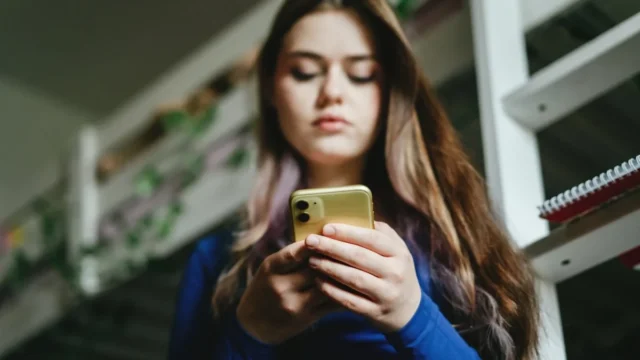Experts: AI chatbots unsafe for teen mental health