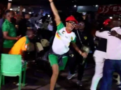 Camarões comemora após conquistar o primeiro título da WAFCON Cameroon celebrates after winning first ever WAFCON title