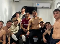 Ele passou pelo contêiner e quebrou o silêncio ao sair do rio Pasó por el Container y rompió el silencio tras su salida de River