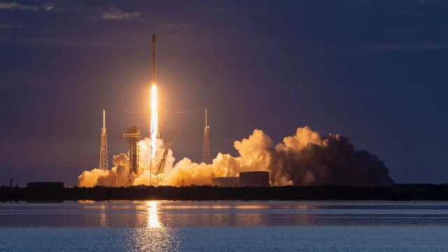 A SpaceX estabelecerá um recorde de reutilização de foguetes durante seu 100º lançamento do Falcon 9 do ano, no início de 25 de agosto: assista ao vivo