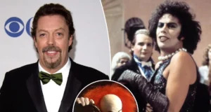 Tim Curry explodiu na tela – e era um verdadeiro e definitivo ator cult Tim Curry exploded off the screen — and was a true, ultimate cult actor