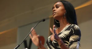 Ex-estrela do Disney Channel alega que foi abusada sexualmente aos 14 anos após ser orientada a ‘criar vínculo’ com funcionário Former Disney Channel star alleges she was sexually abused at 14 after being told to ‘bond’ with employee