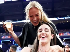 Sophie Cunningham veste um top sem costas e ultrapassa Caitlin Clark, Trump agita a bandeira e Gruden volta! Sophie Cunningham and Caitlin Clark compete in the Kia WNBA Skills Challenge.