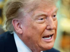 Trump critica Fox News ‘imprecisa’ por reportagens ‘imprecisas’ sobre sua guerra Trump thrashes Fox News 'flunkies' over 'inaccurate' report on his war