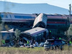 Acidente de trem de alta velocidade em Toledo, Espanha, matou pelo menos 64 pessoas
