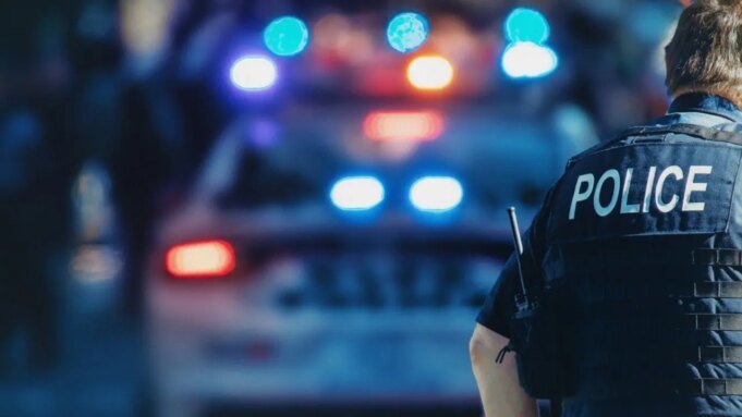 Califórnia: um morto e seis feridos em tiroteio em loja de fantasias de Halloween Califórnia: um morto e seis feridos em tiroteio em loja de fantasias de Halloween