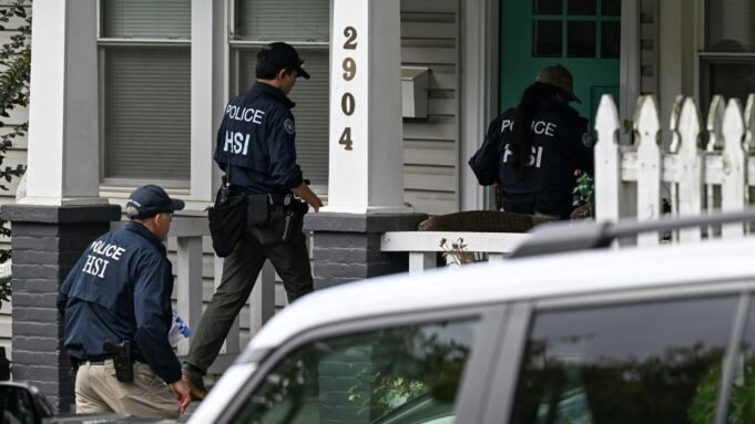 Congressista insiste que não será ‘silenciada’ após agentes federais invadirem sua casa | Notícias dos EUA