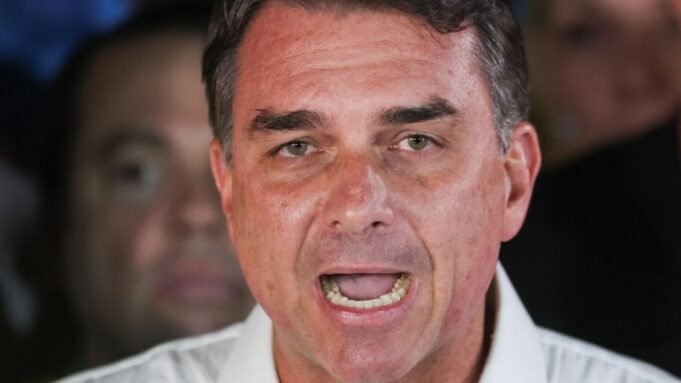 Flavio Bolsonaro desembarca em Miami após fugir do Brasil após derrota eleitoral | Notícias do mundo Flavio Bolsonaro desembarca em Miami após fugir do Brasil após derrota eleitoral | Notícias do mundo