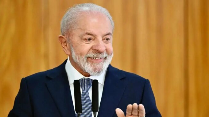 Lula chama saída de Flávio Bolsonaro do Brasil de ‘vergonhosa’ Lula chama saída de Flávio Bolsonaro do Brasil de ‘vergonhosa’