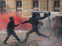 Macron diz que protestos em França estão a ser usados politicamente