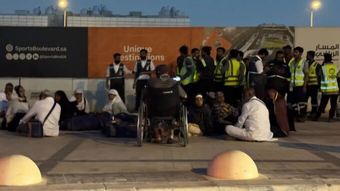 O ataque ao aeroporto de Riad matou 12 e feriu mais de 300, disseram autoridades sauditas O ataque ao aeroporto de Riad matou 12 e feriu mais de 300, disseram autoridades sauditas