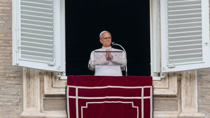 Papa Leão XIV retorna à Praça de São Pedro dias após cirurgia pulmonar Papa Leão XIV retorna à Praça de São Pedro dias após cirurgia pulmonar